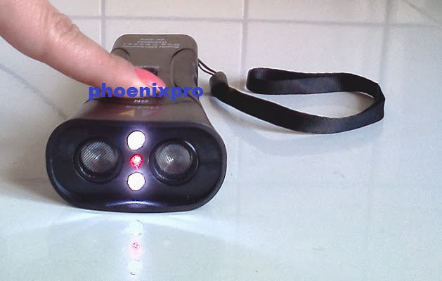 Aparat cu utlrasunete pentru dresaj canin si pentru indepartarea cainilor agresivi